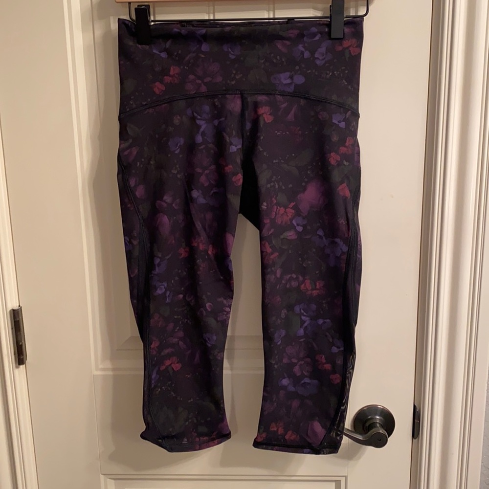 Lululemon women’s size 6 crops
